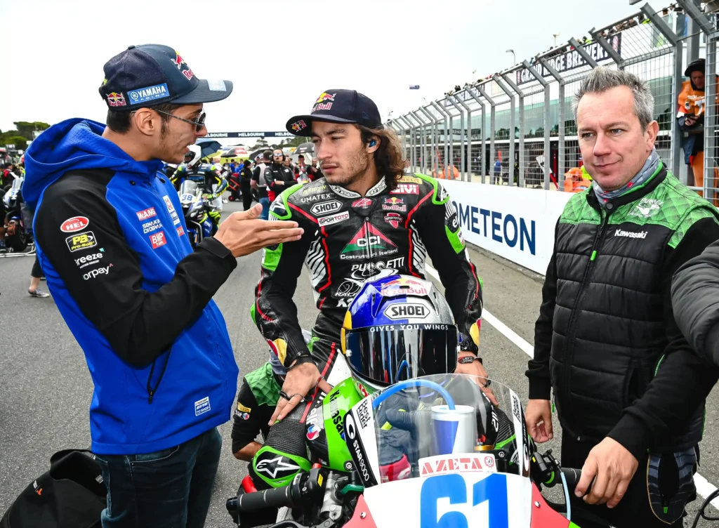 Valentino Rossi con il pilota Can Öncü e Manuel Puccetti